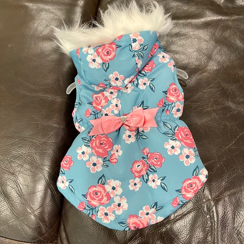 NWOT Cute hooded pet coat w/ velcro close & Bow